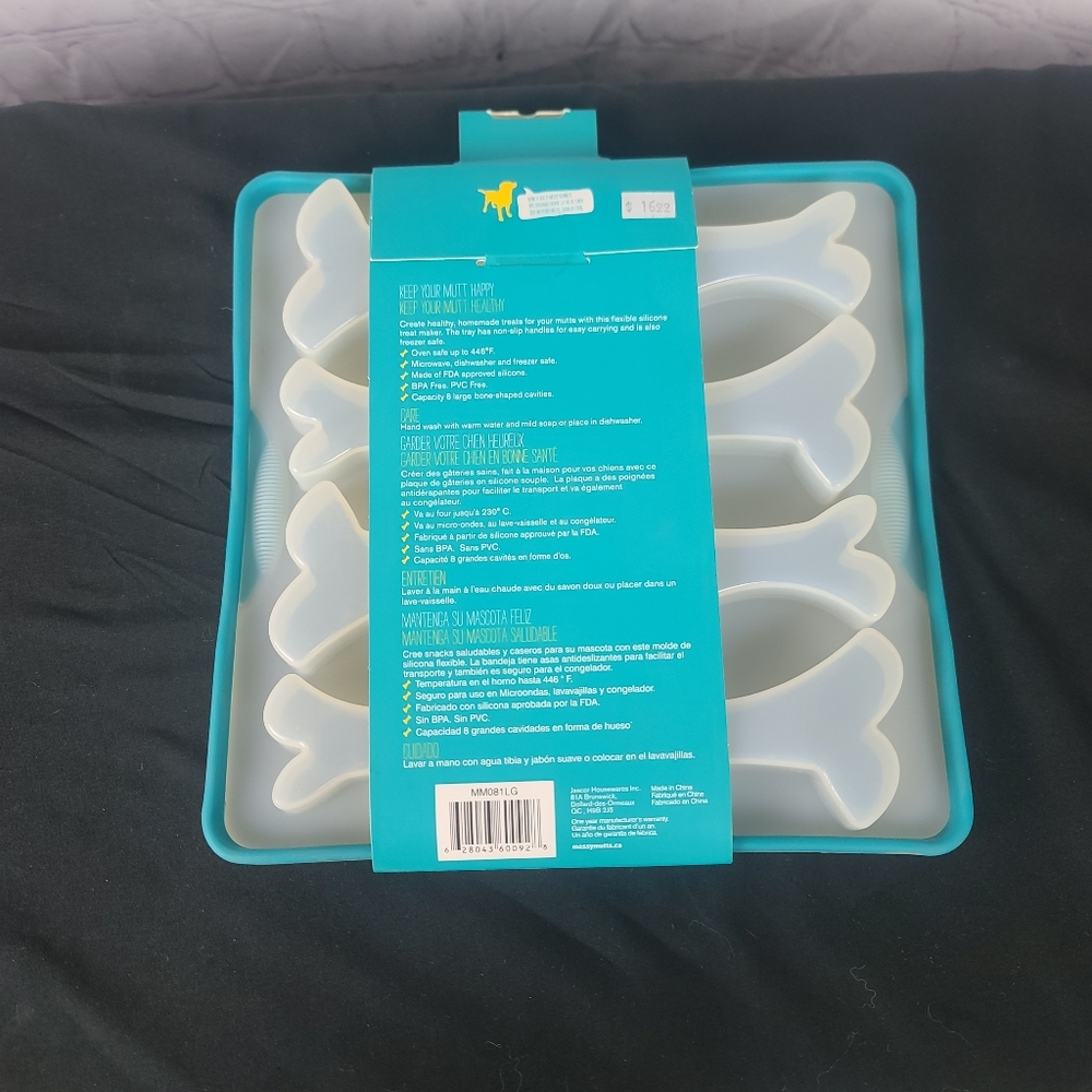 MessyMutts Bake and Freeze Silicone Treat Maker - Picture 2 of 10